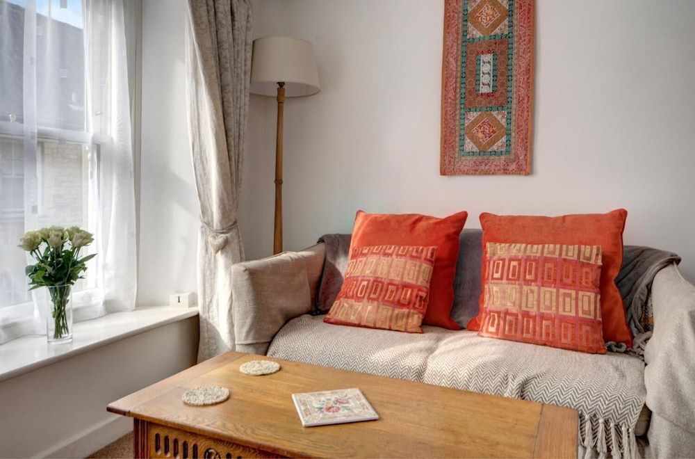 Katrina's Apartment Cirencester view 3