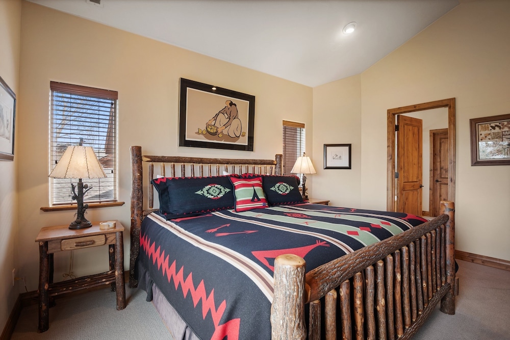 Midway 4 Bedroom Golf Course Luxury Turnberry 23 Home
