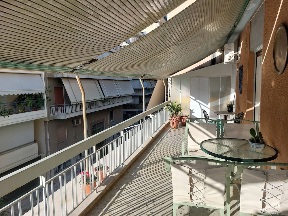 Retro Stay Athens