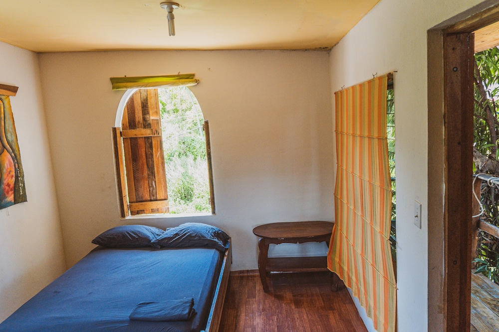 Belize Vacations - Bella's Backpackers - Property Image 2