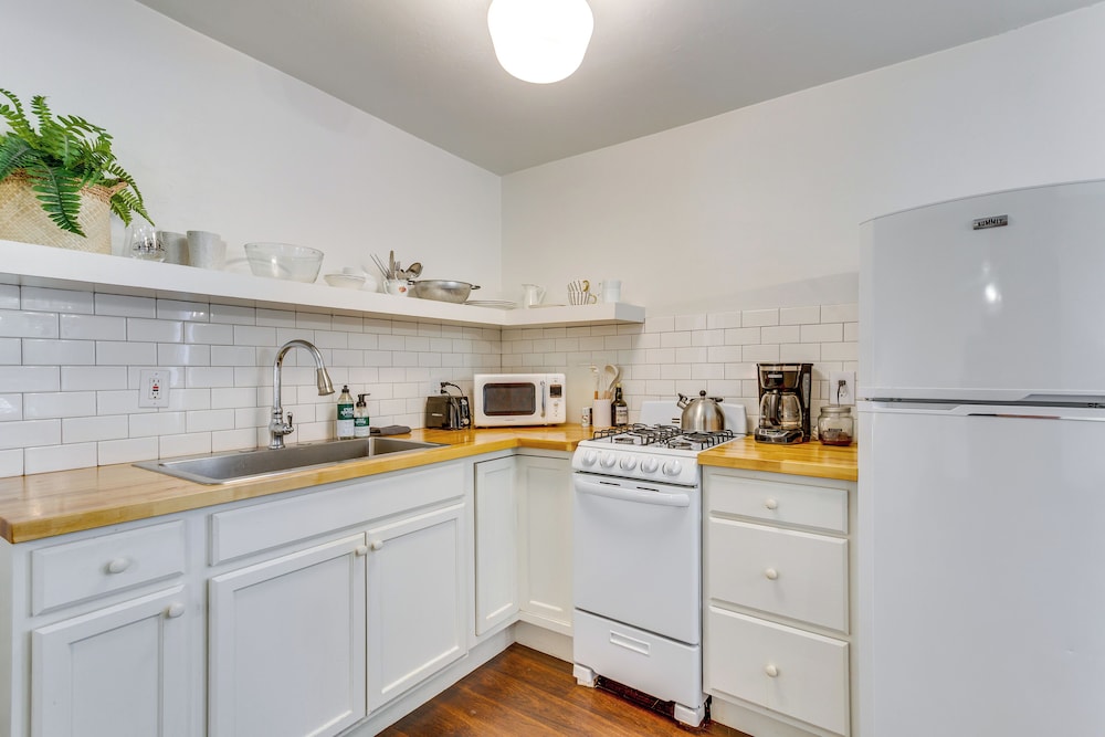 Heart of OKC Plaza District: Duplex Near Shops!