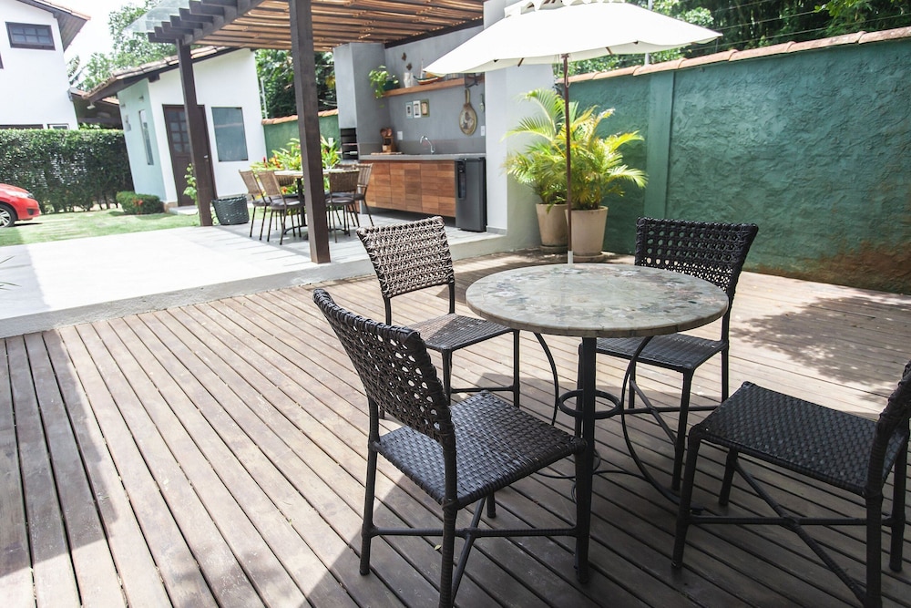 Bz10 Casa 4 suítes em condomínio clube