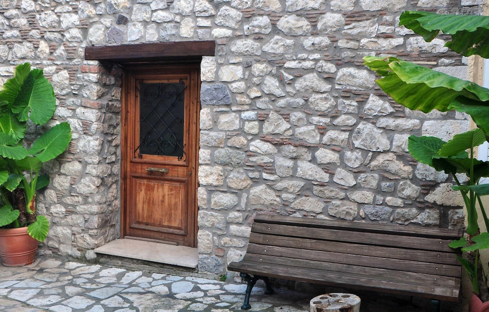 Limni Stone Apartment