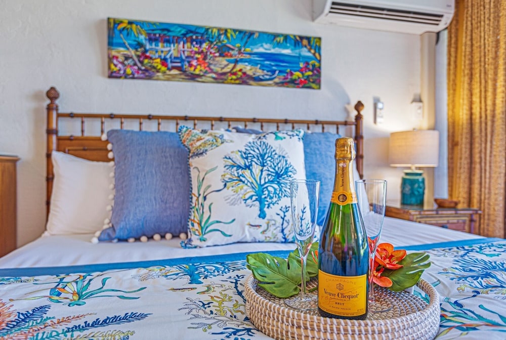 Papakea Oceanview Studio 0 Bedroom Condo by RedAwning view 4