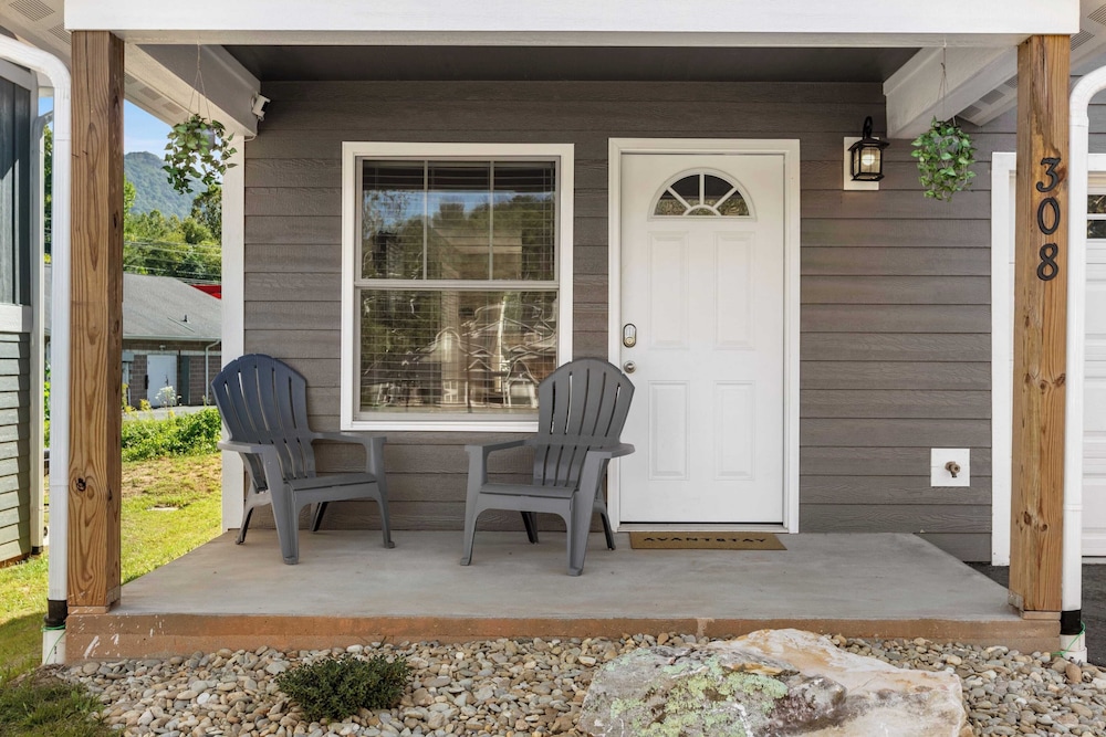 Cypress & Willow Buyout by Avantstay 2 Home Buyout! Sleeps 16!