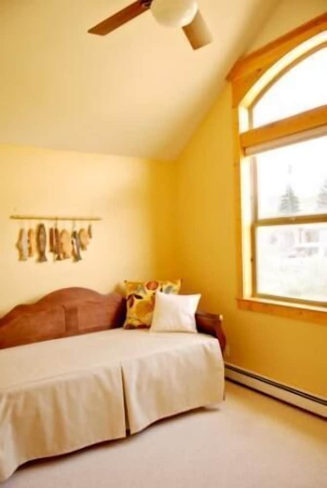 Mountain Modern 4 Bedroom Holiday Home By Pinon Vacation Rentals