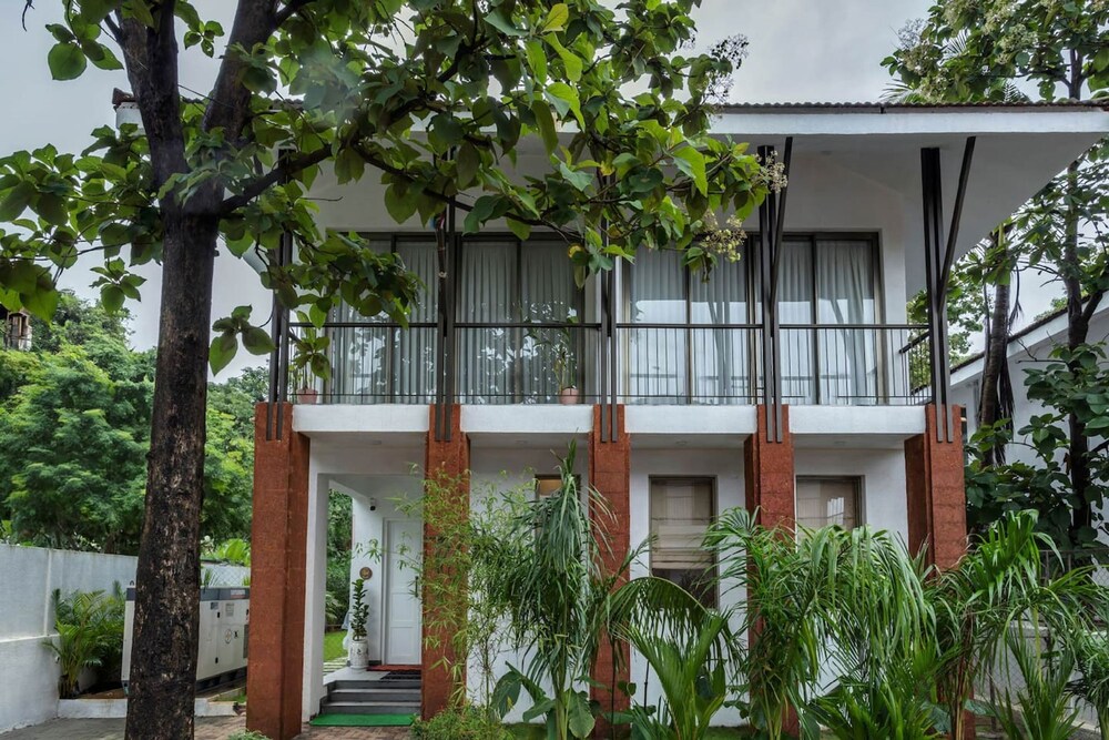 Casa Maxima - 4BR w Private Pool 1km to the Beach
