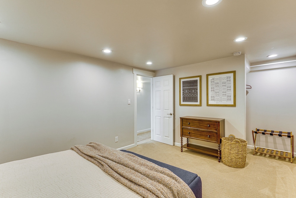 5 Mi to Hogle Zoo: Modern Retreat w/ Spacious Yard, photo 21