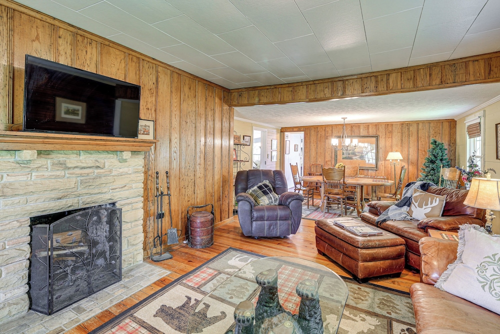 Near Blue Ridge Parkway: Galax Home w/ Mtn Views!
