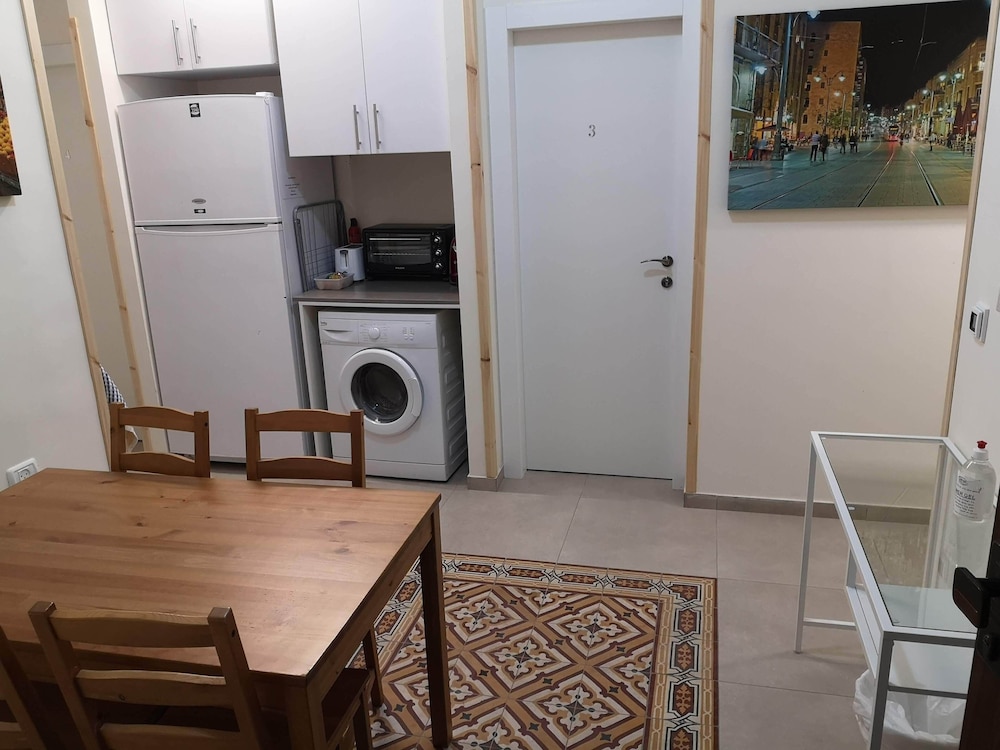 Allenby 2 Bed & Breakfast