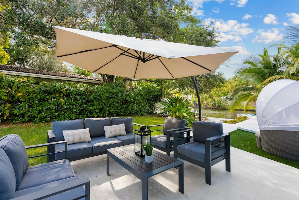 Peaceful 3BD Family House With Pool