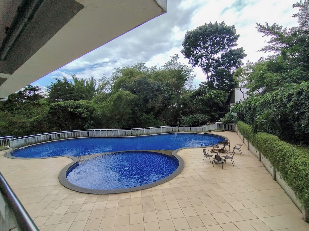 Relaxing 1Br At Dago Suites Apartment