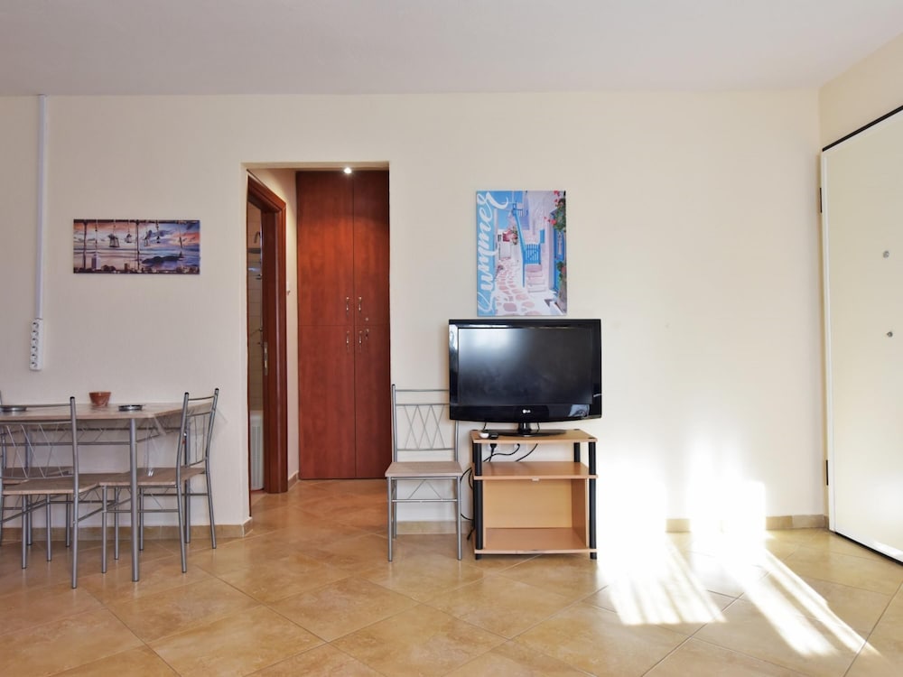 Mamas Twin Houses Left by Travel Pro Services