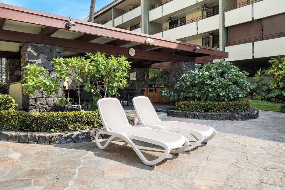 2br, 2BA Condo Across From Magic Sands Pool, AC, Tennis & Bbqs - Vrkcv