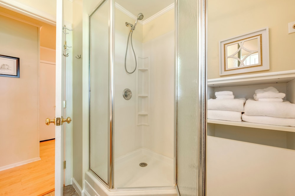 Fish, Relax & Repeat: Home w/ Yard in Eastpoint!