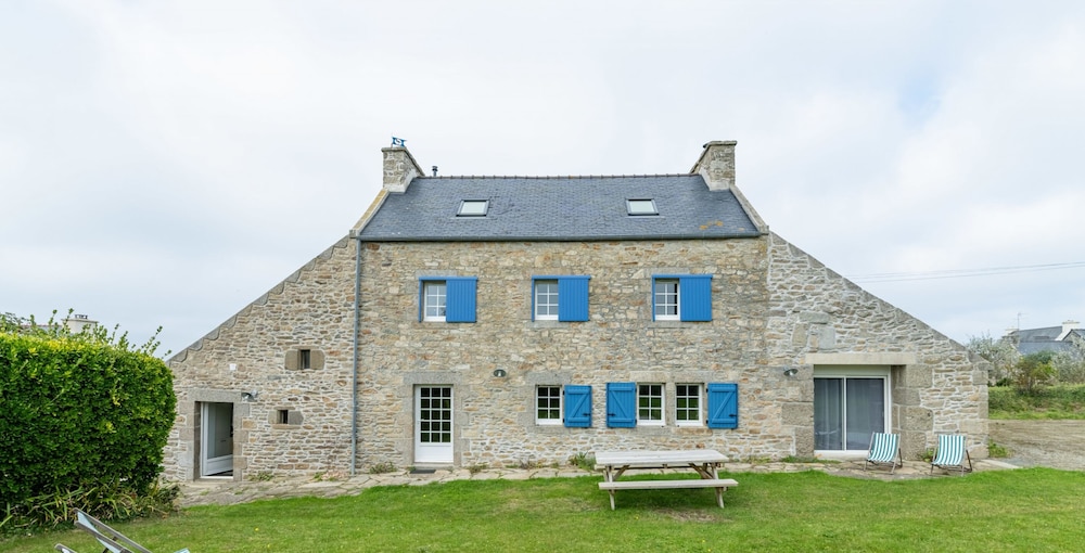 Holiday Home by Lampaul Beach With Garden