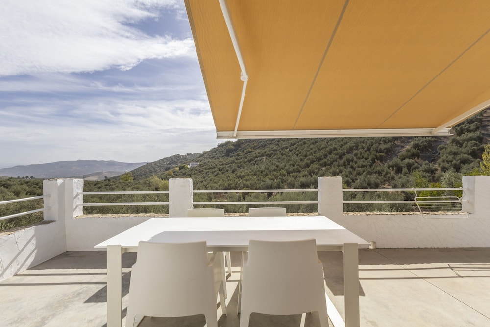Casa Olivo in Izn jar