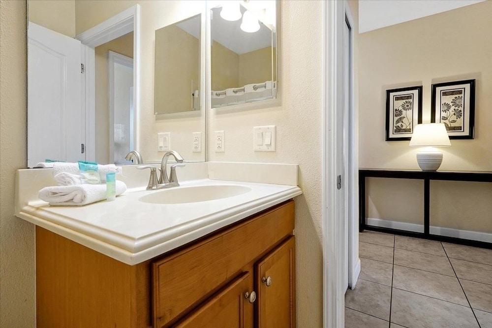 Spacious Vacation Home, No Rear Neighbors! Close To Clubhouse,bbq, Resort Community 6 Bedroom Home