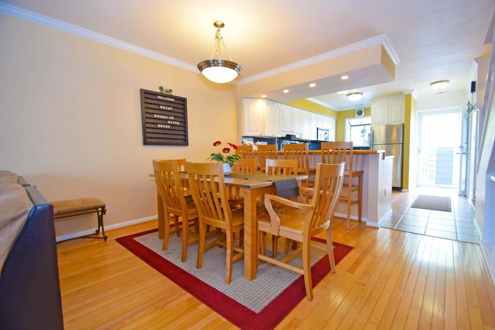 Harbour Island 46G 2 Br townhouse by RedAwning
