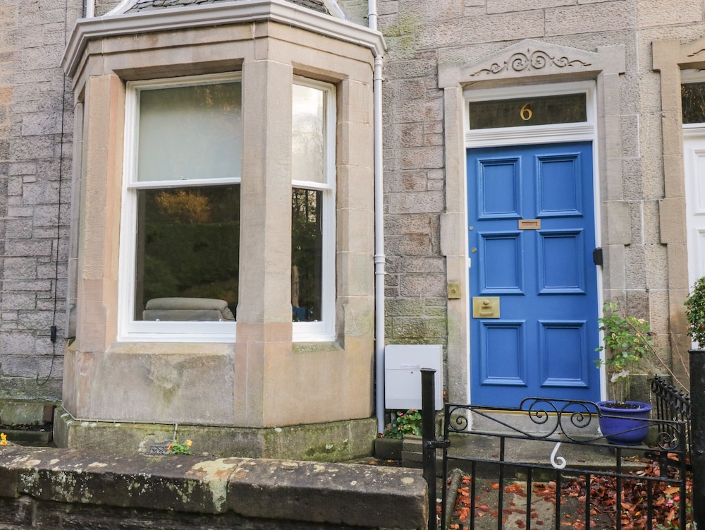 6 Coltbridge Gardens