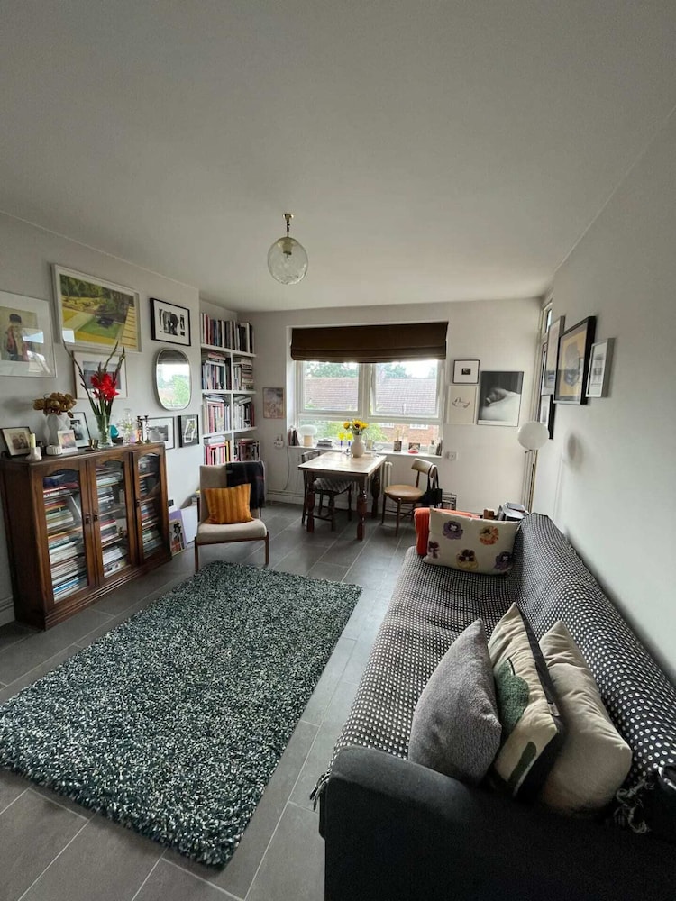 Contemporary 1BD Flat W/balcony - Stoke Newington!