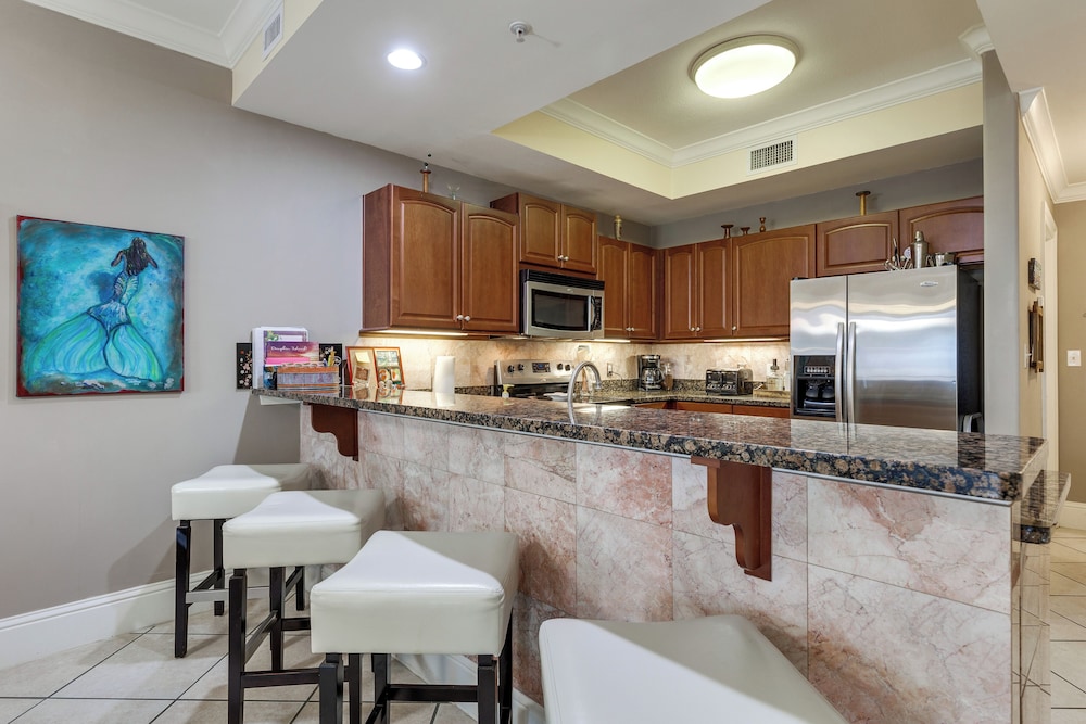Mardi Gras Boho Chic Condo on the Gulf!