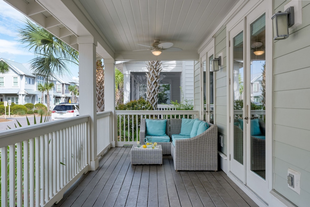 Shine on the Shore by Avantstay Pool Golf Cart