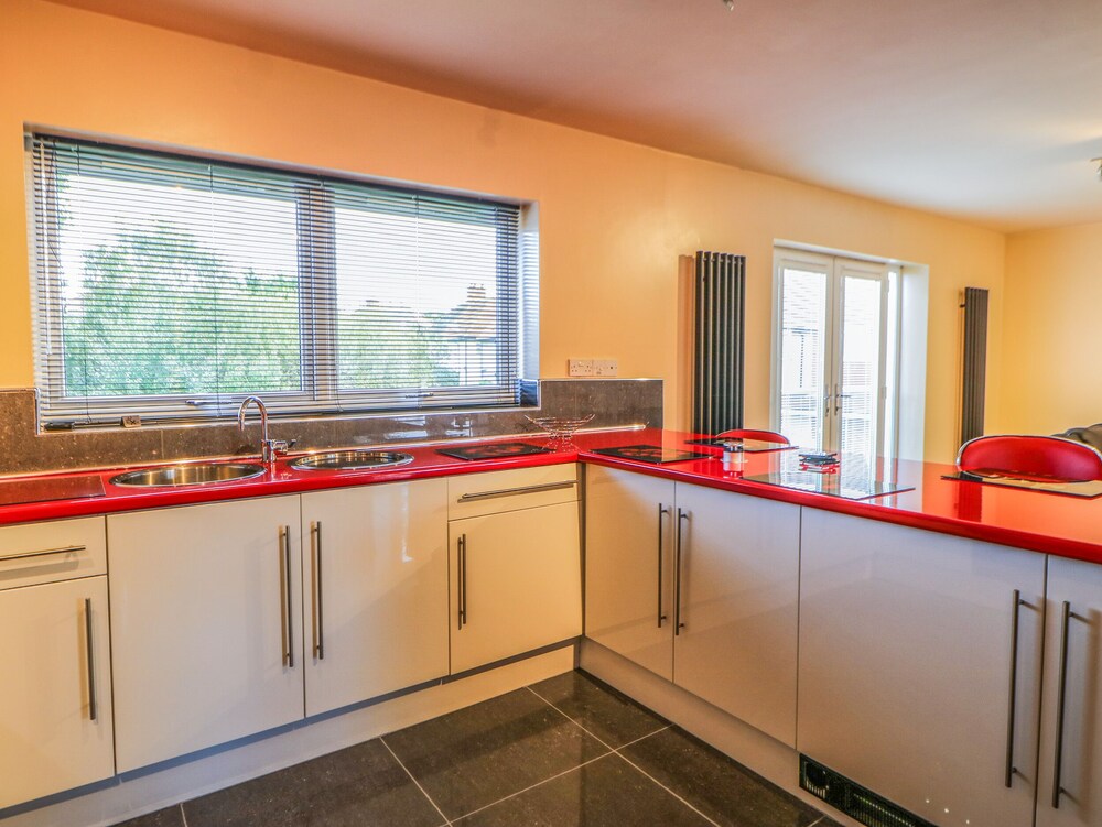 Darlington Vacations - Mead House - Property Image 1