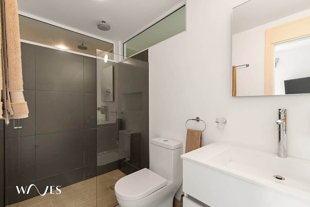 1 Br. W/5th Avenue View Steps From the Beach