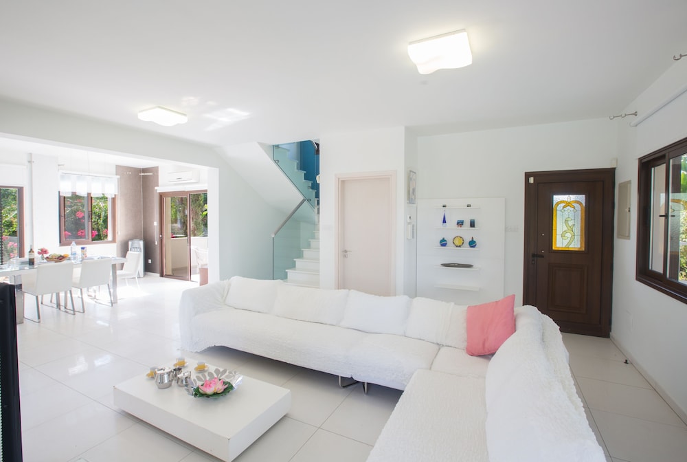 Protaras Holiday Villa De1