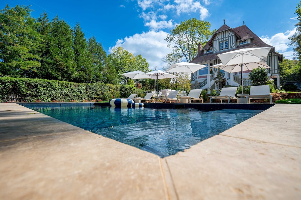 Villa des Reves Luxury in Villers Pool Jacuzzi Padel Court Close to Deauville