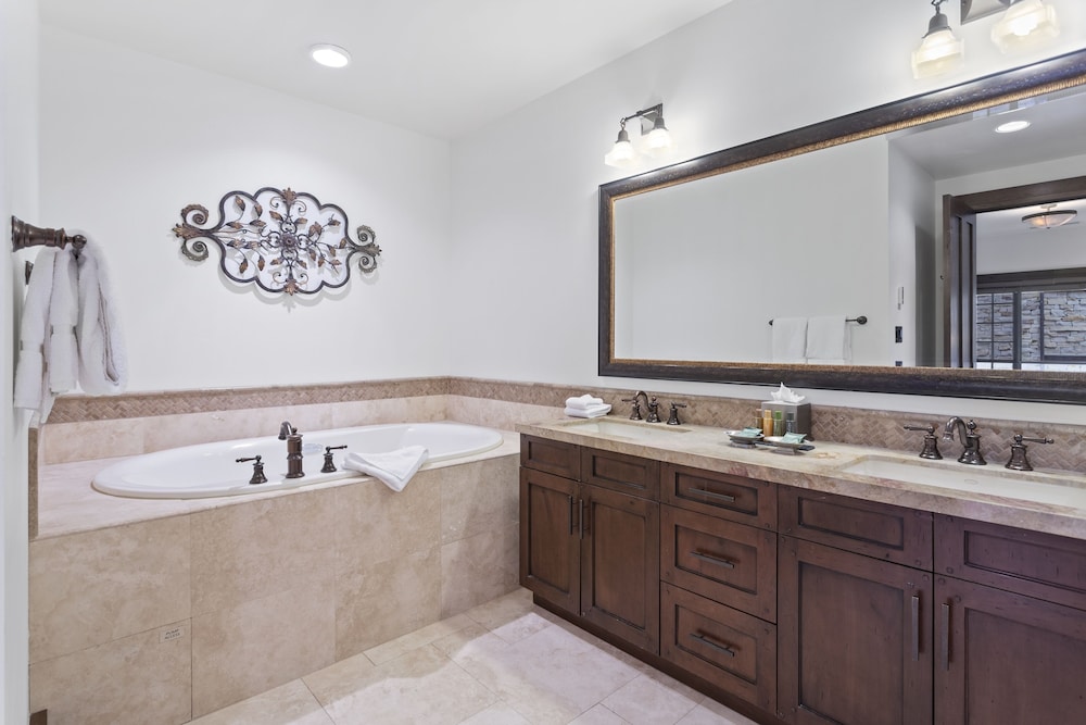 Arrowleaf Lodge at Deer Valley Resort - Two Bedroom Residence #301 2 Condo