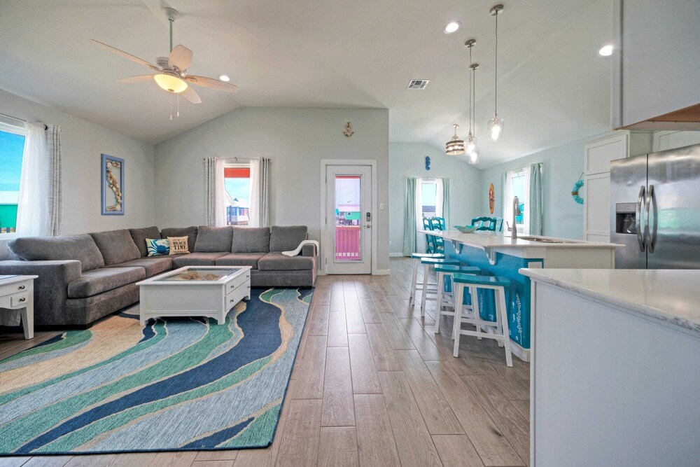Port A Getaway Games, Grill, Close to Beach Sandy Feet Retreat by Avantstay