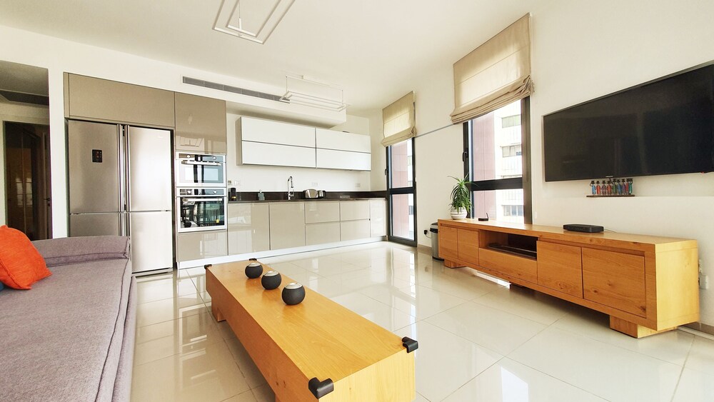 Bedroom Apartment with Balcony and City Views