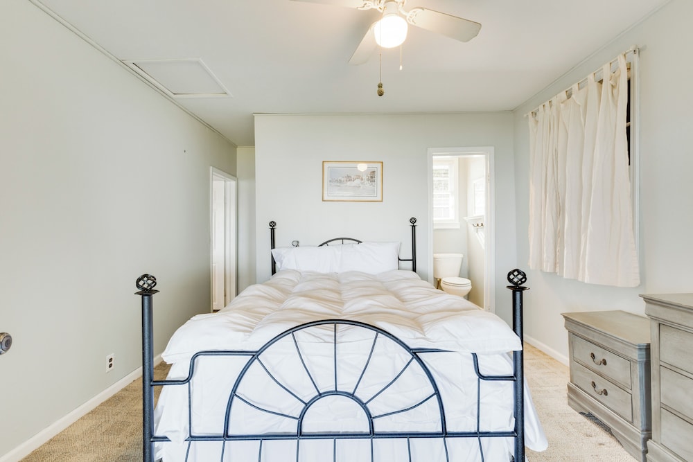 2BR Lakefront Getaway w/ Dock & Boat Launch