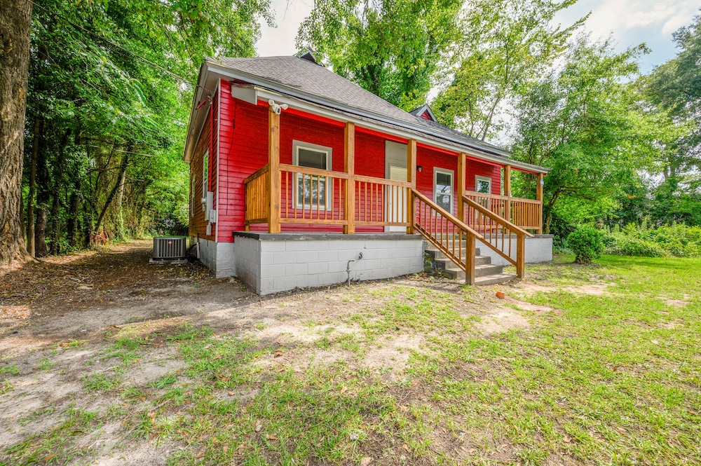 Macon Cottage w/ Porch - 2 Mi to Downtown! view 4