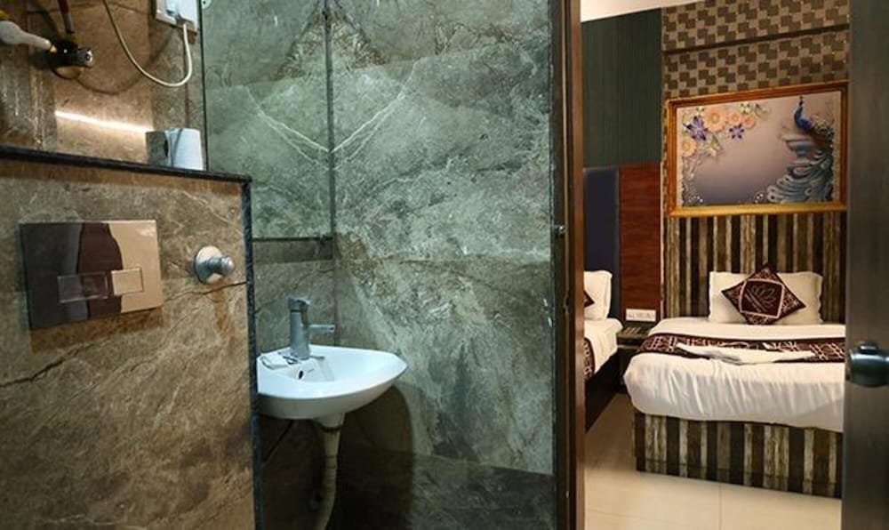FabHotel Reconnect Suites - Near IGI Airport - New Delhi