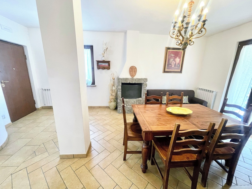 Charming Villa in Umbria - Sleeps 16 - Lake View - Pool, Jacuzzi and Events Room