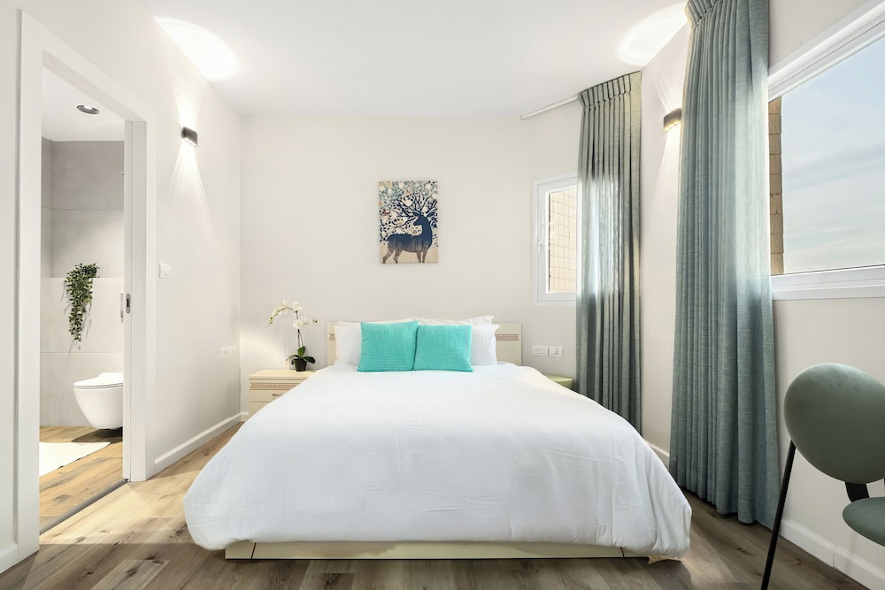 Netanya Beach Pool Studio by Sea N' Rent