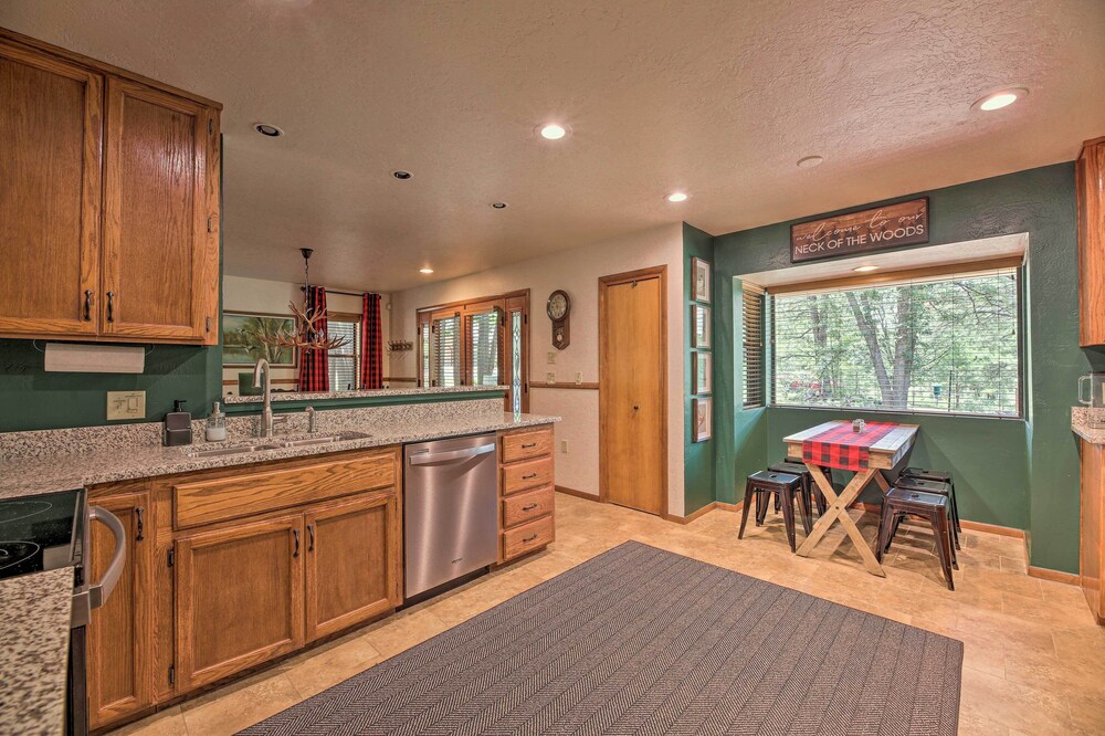 Deck + Yard: Family-friendly Pinetop Retreat view 5