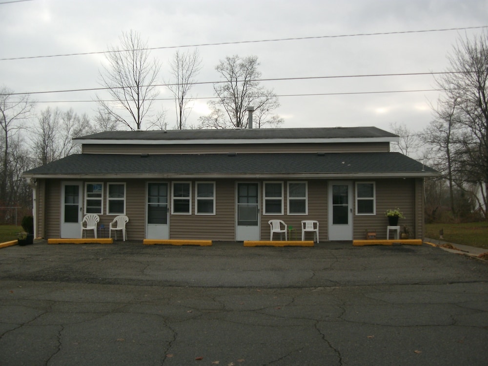 White Feather Motel