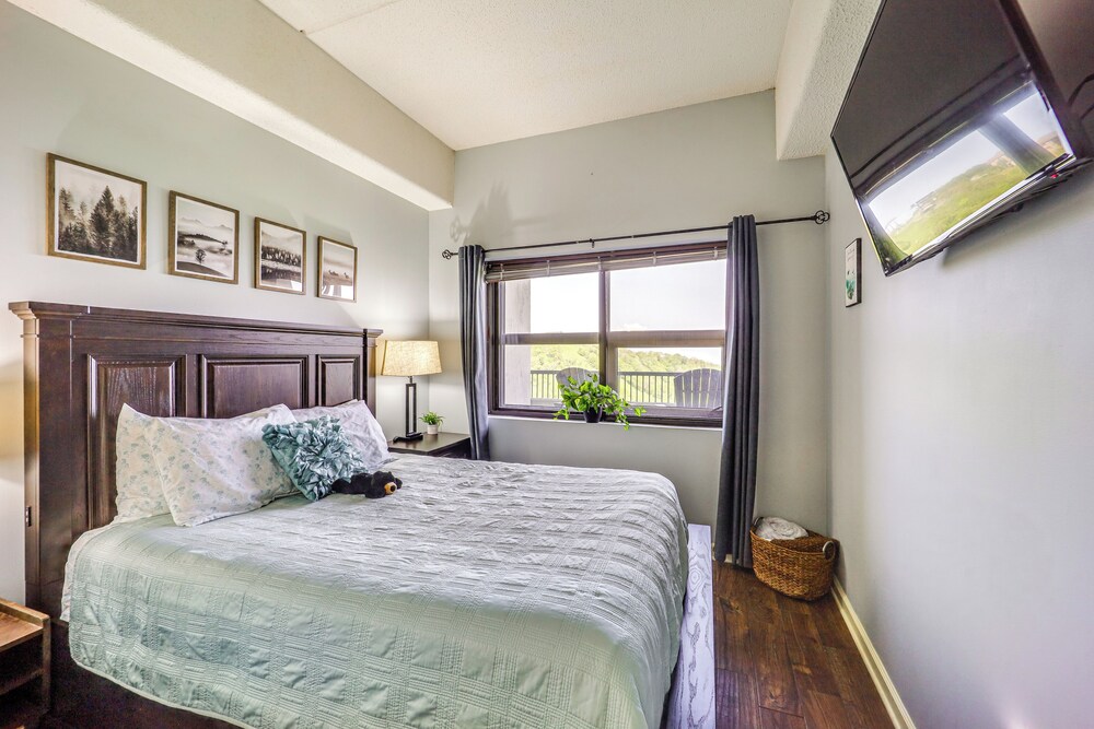 3 Mi to Sugar Mtn Resort: Condo w/ Pool & Hot Tub