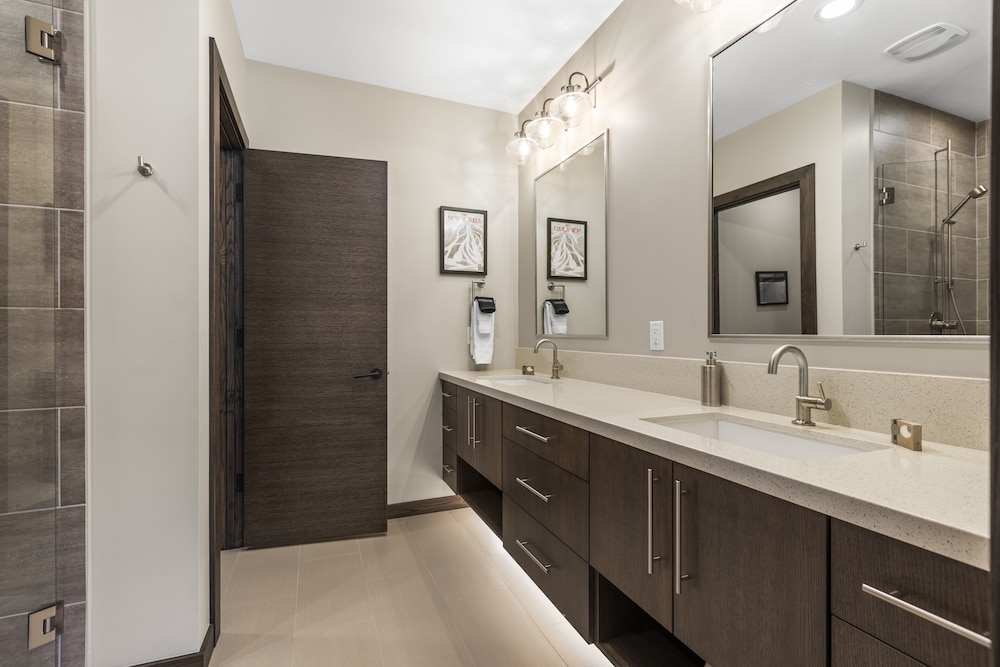 Nine Peaks 4 Bedroom Home