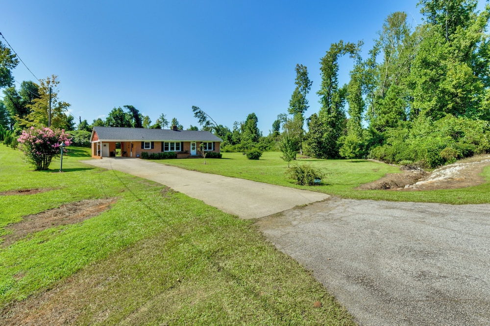 8 Mi to Clemson: Peaceful Family Home w/ Yard