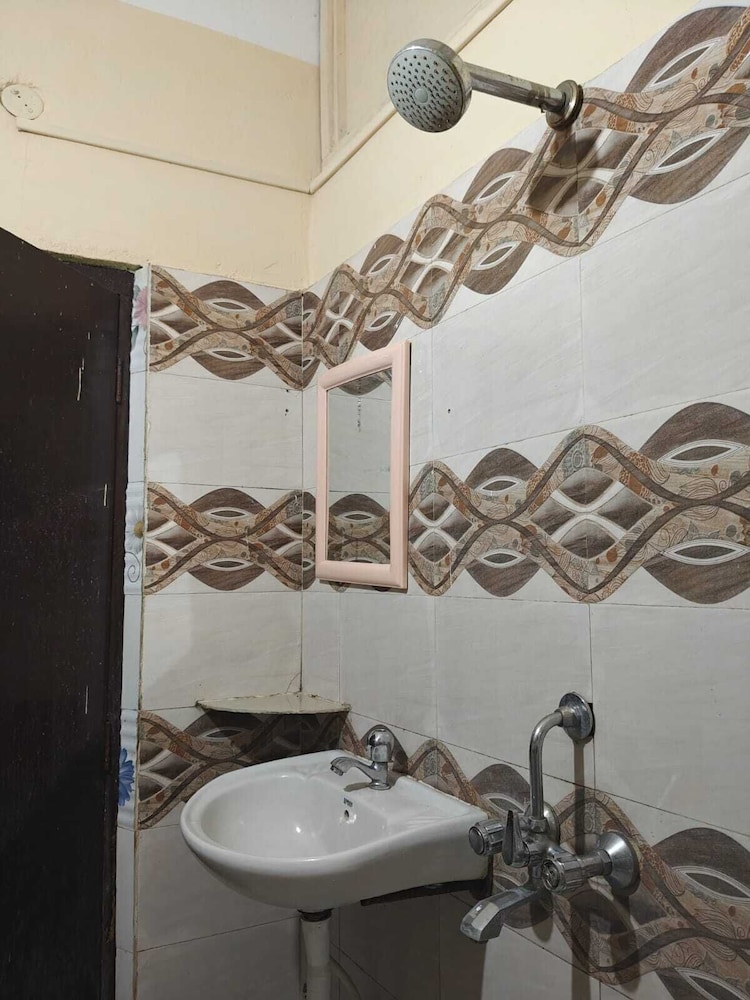 Shimray Minimalist Hostel