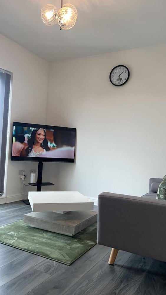 Beautiful 1-bed Apartment in Tipton, photo 15