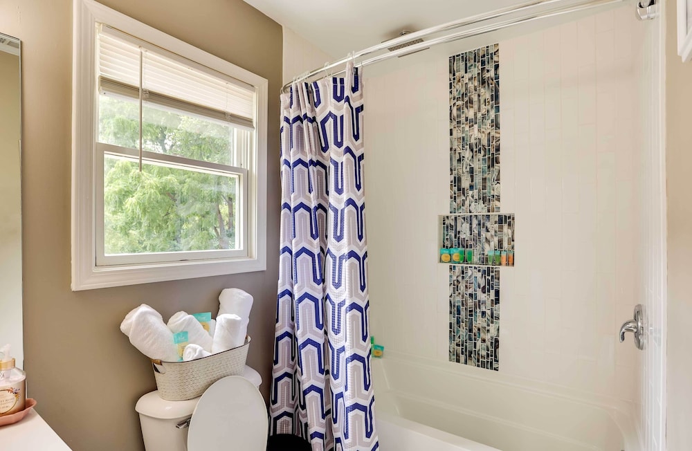 Louisville Apartment - Walk to Restaurants!