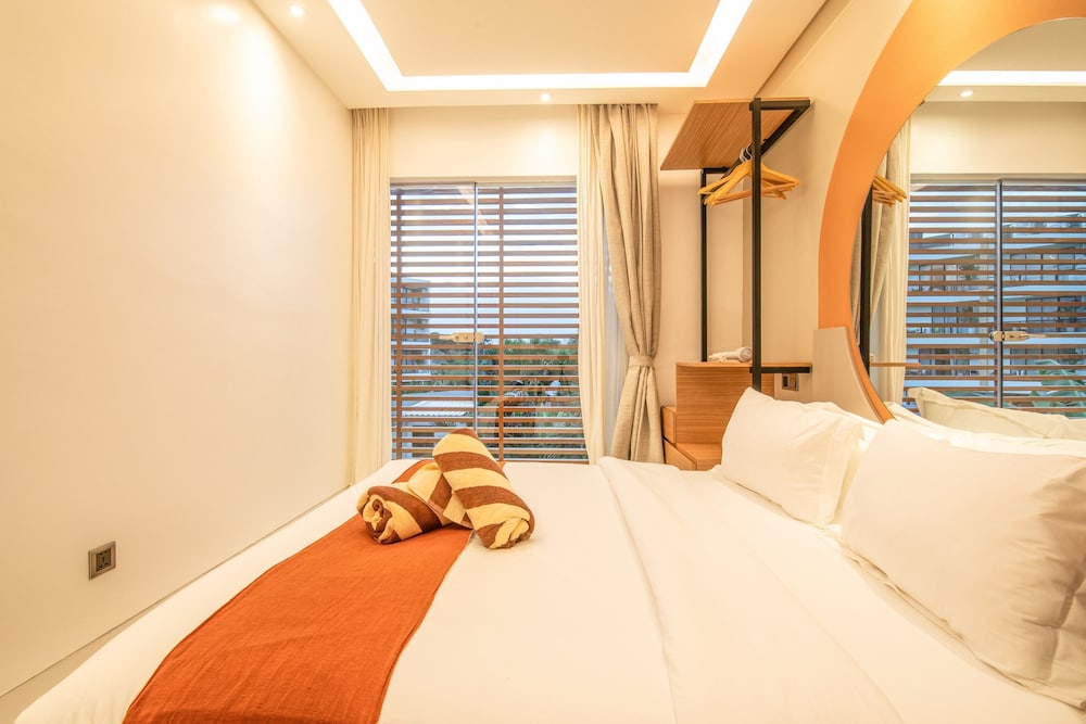Mateo Villa Marvelous 6BR 2 Mins to Beach