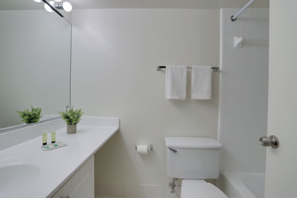 Convenient Apt Near Airport