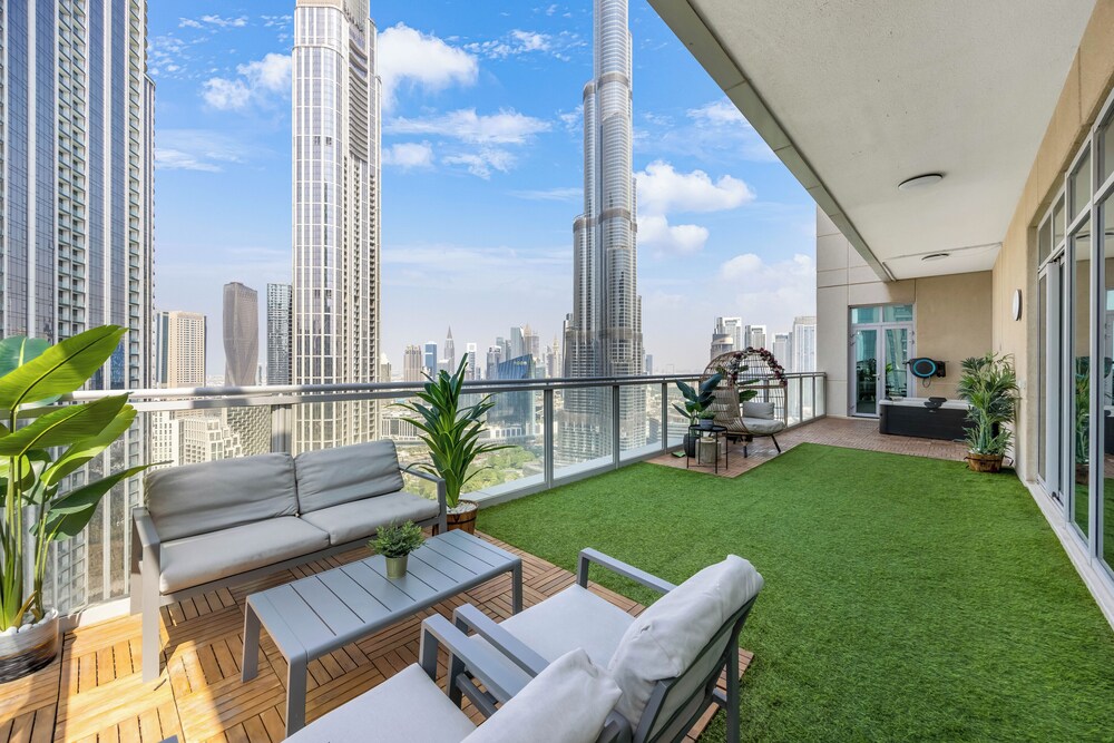 Durrani Homes - Alluring 5BR Penthouse with Burj Khalifa and Fountain View